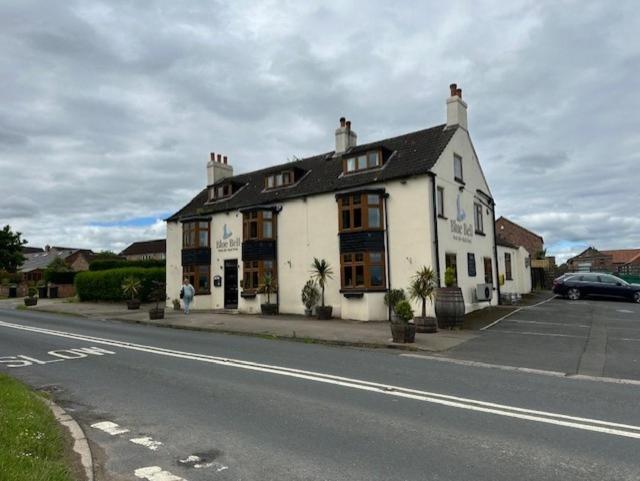 The Blue Bell Hotel Boroughbridge Buitenkant foto